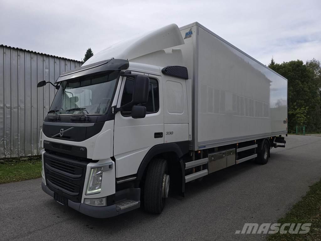 Volvo FM330 4X2 Camiones caja cerrada