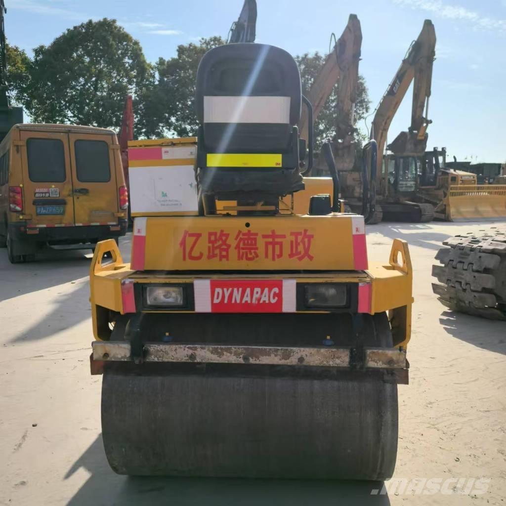 Dynapac CC 142 Rodillos de doble tambor