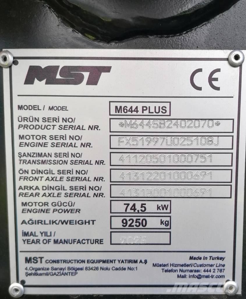 MST M644PLUS Retrocargadoras