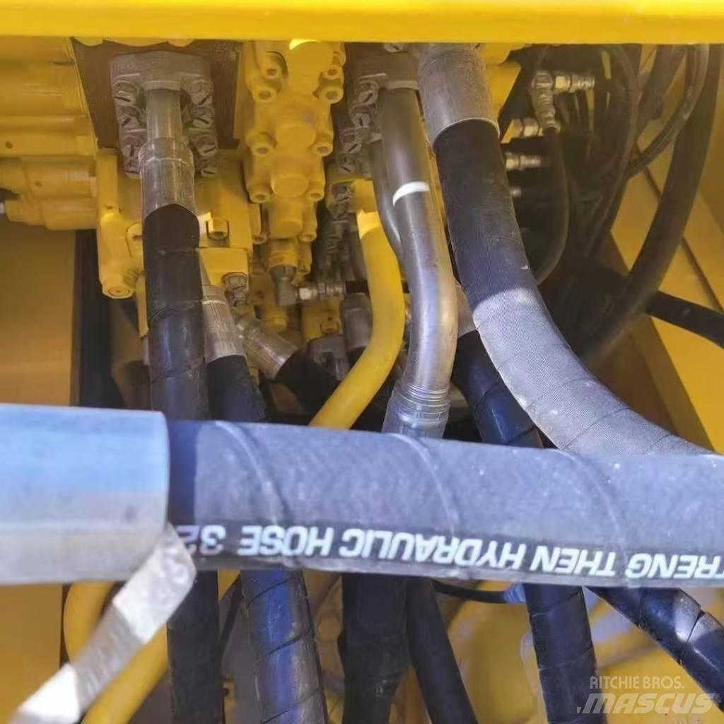 Komatsu 240LC-8 Excavadoras de cadenas