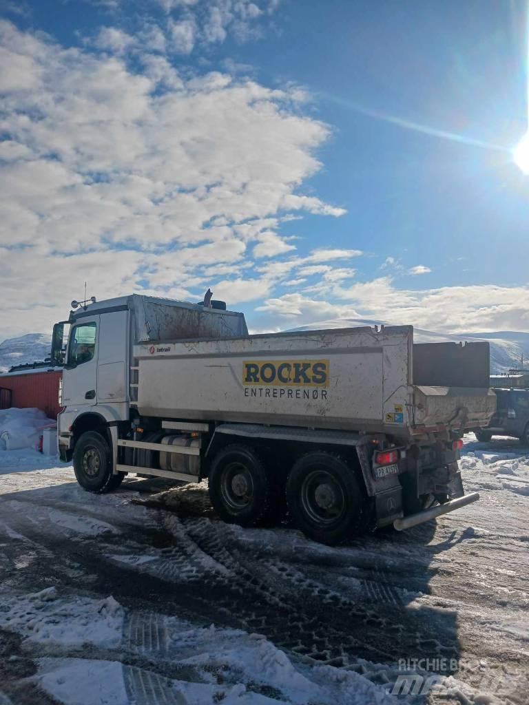 Mercedes-Benz 26.58k Camiones bañeras basculantes o volquetes