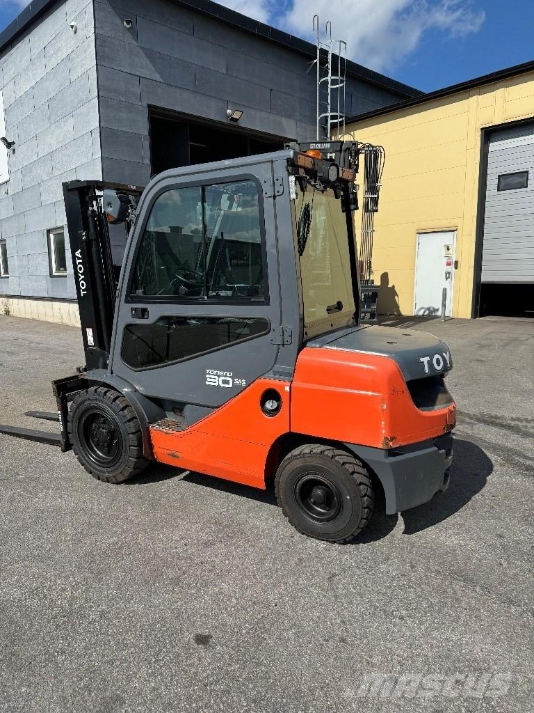Toyota 02-8FDF30 Carretillas diesel