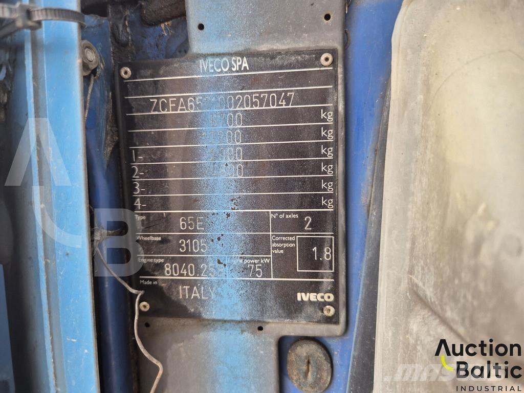 Iveco 65E10 Camión con caja abierta