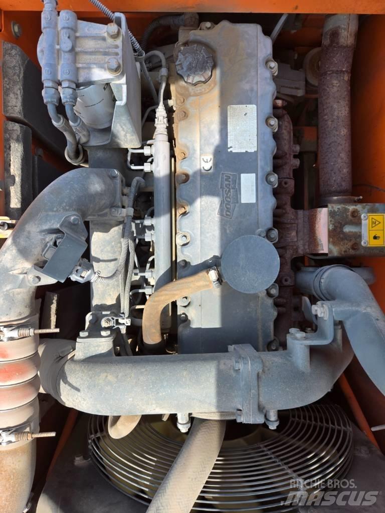 Doosan DX 220 LCA Excavadoras de cadenas