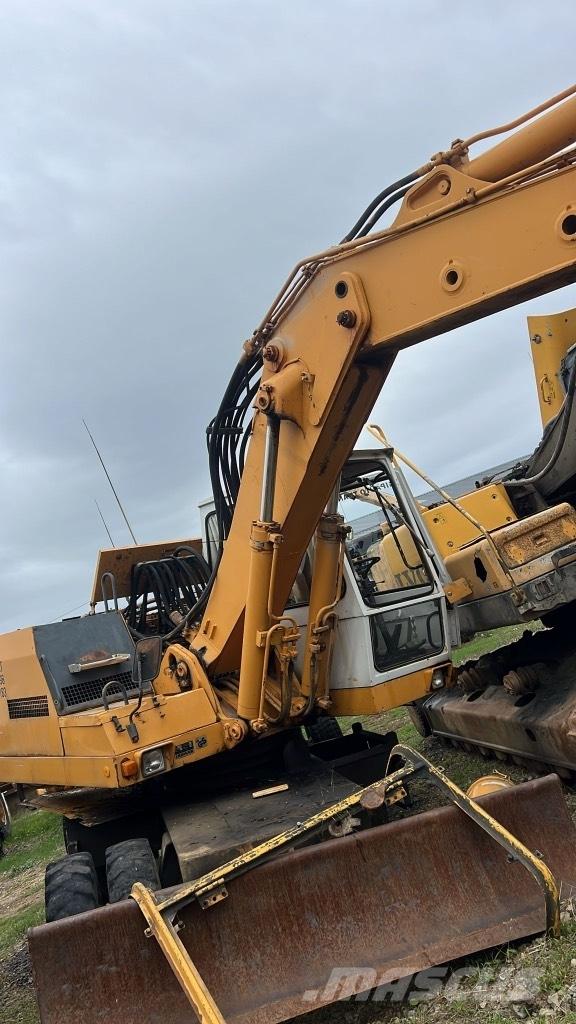 Liebherr A 922 Chasis y suspención