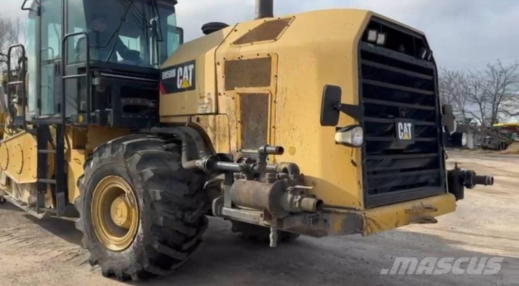 CAT RM 500 Equipos para la estabilización de suelos y reciclaje de asfalto