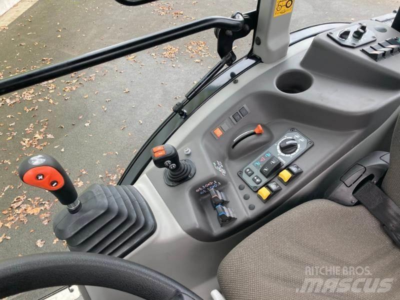 CLAAS NEXOS 240 M Tractores