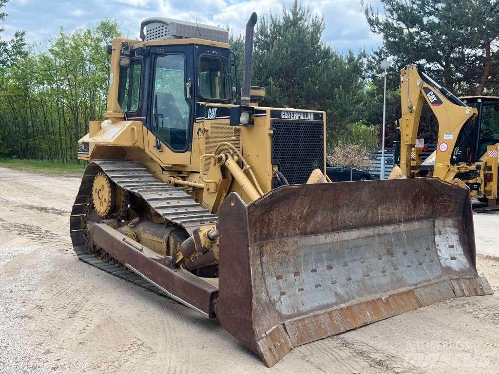 CAT D 6 M Buldozer sobre oruga