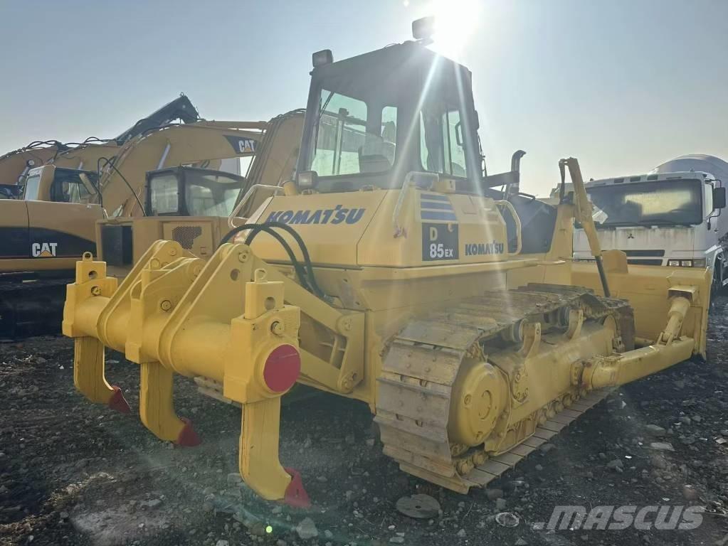 Komatsu D 85 E Buldozer sobre oruga