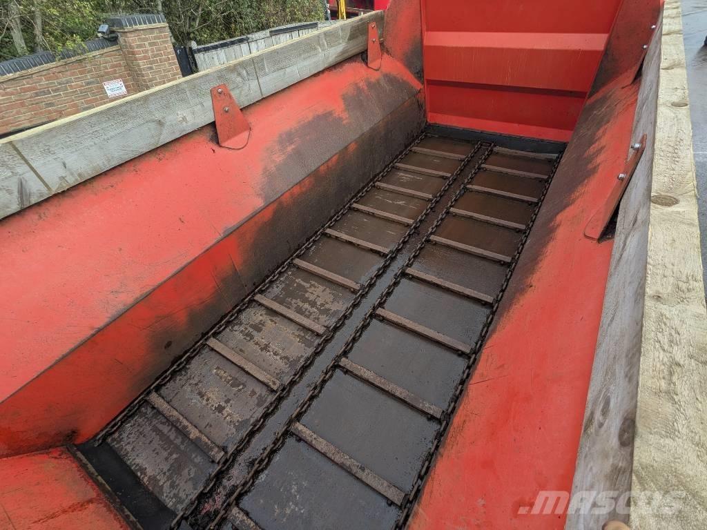 Ktwo DUO 900 Remolques esparcidores de estiércol