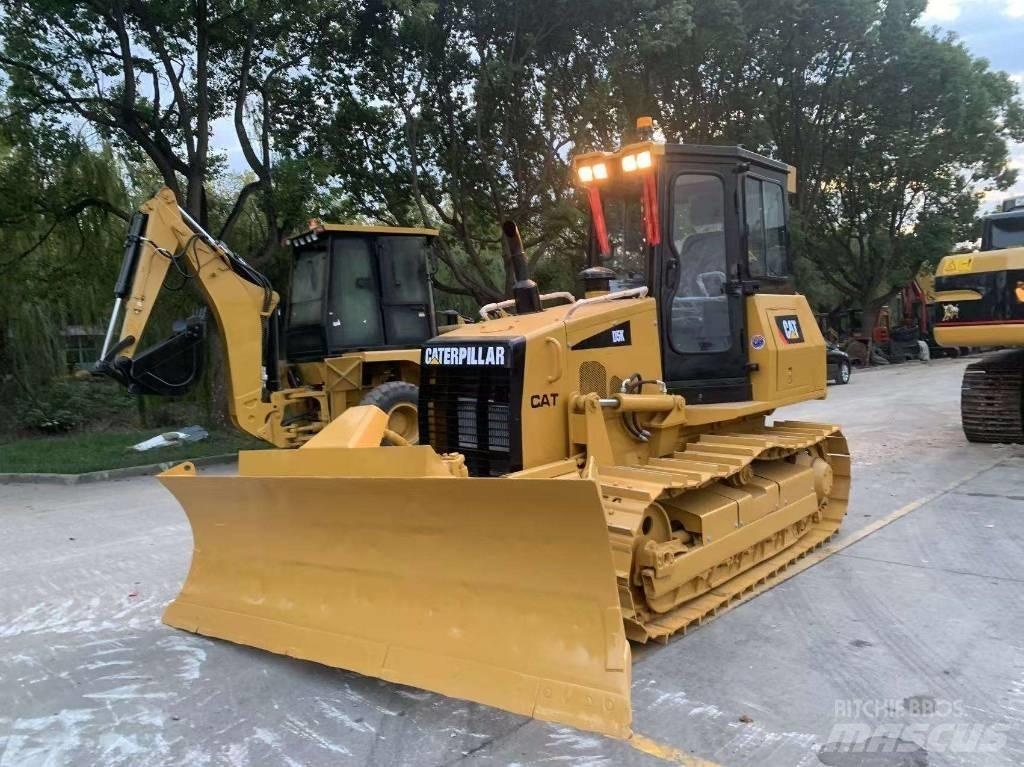 CAT D 5 K Buldozer sobre oruga