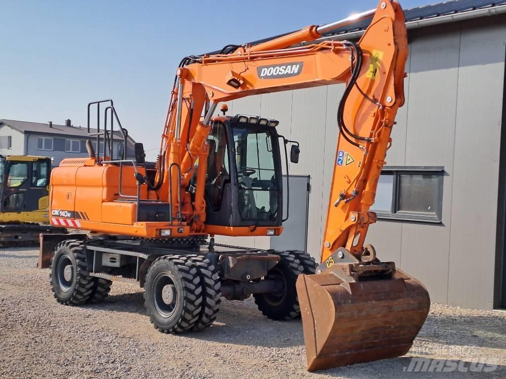 Doosan DX 140 W-3 Excavadoras de ruedas