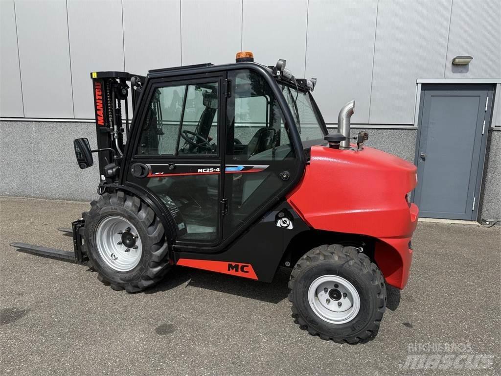 Manitou MC25-4 Carretillas elevadoras todo terreno