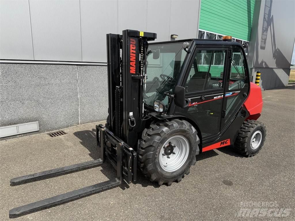 Manitou MC25-4 Carretillas elevadoras todo terreno
