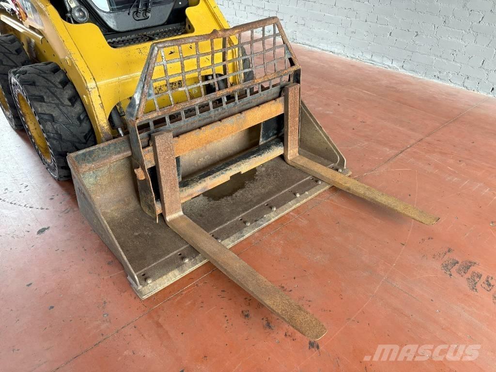 CAT 216 B Minicargadoras