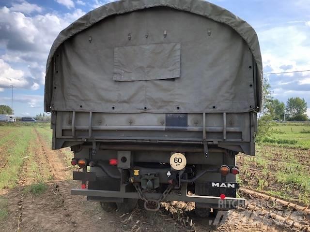 MAN 11-136 4T 4x4 Camiones caja cerrada