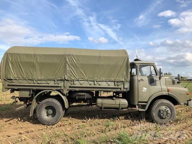 MAN 11-136 4T 4x4 Camiones caja cerrada