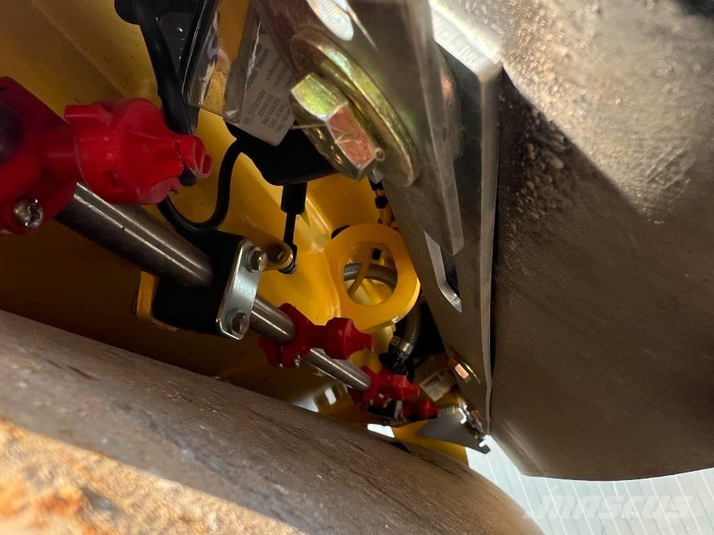 Bomag BW100 AD-5 Rodillos de doble tambor