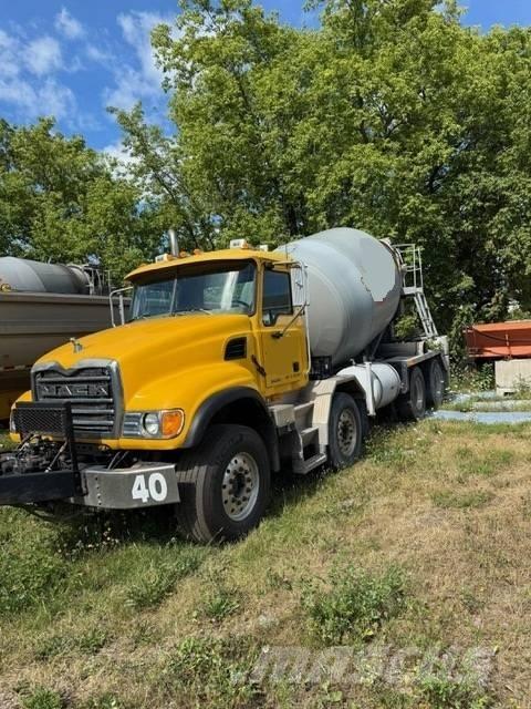 Mack CV 713 Camión hormigonera