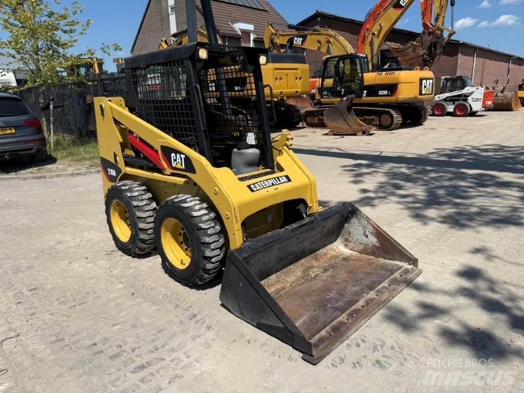CAT 216B (226,S130) Minicargadoras