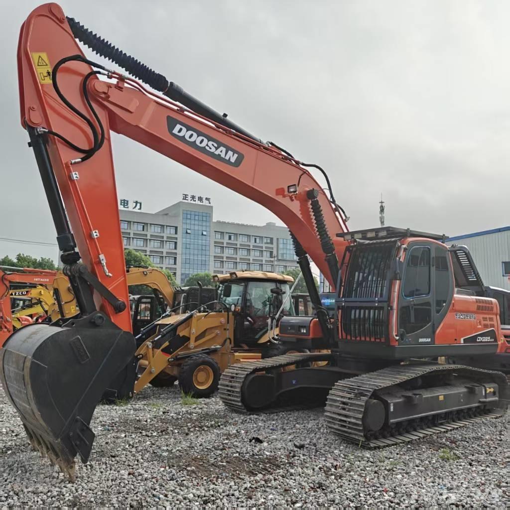 Doosan DX 225 LCA Excavadoras de cadenas