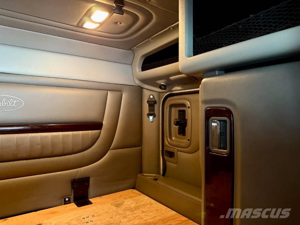 Peterbilt 389 PRIDE Cabezas tractoras