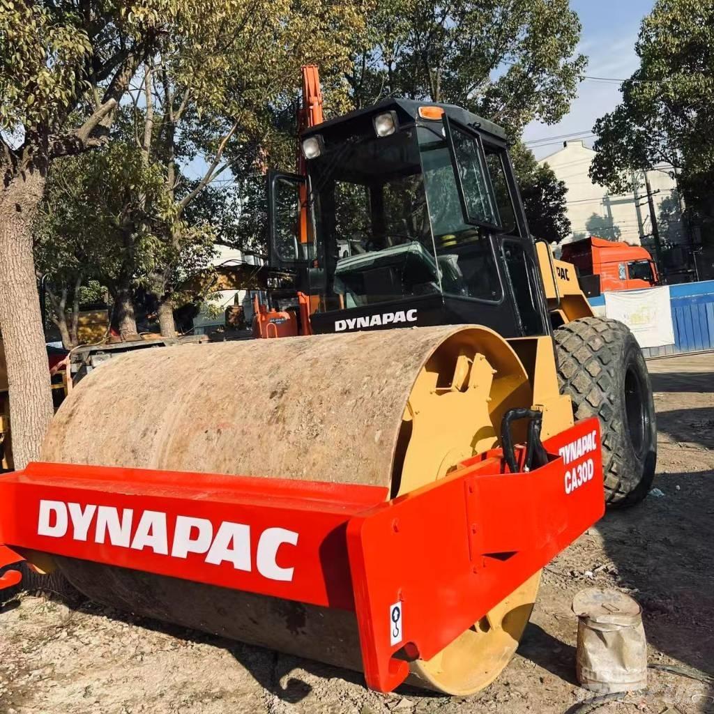 Dynapac CA 30 D Rodillos de un solo tambor