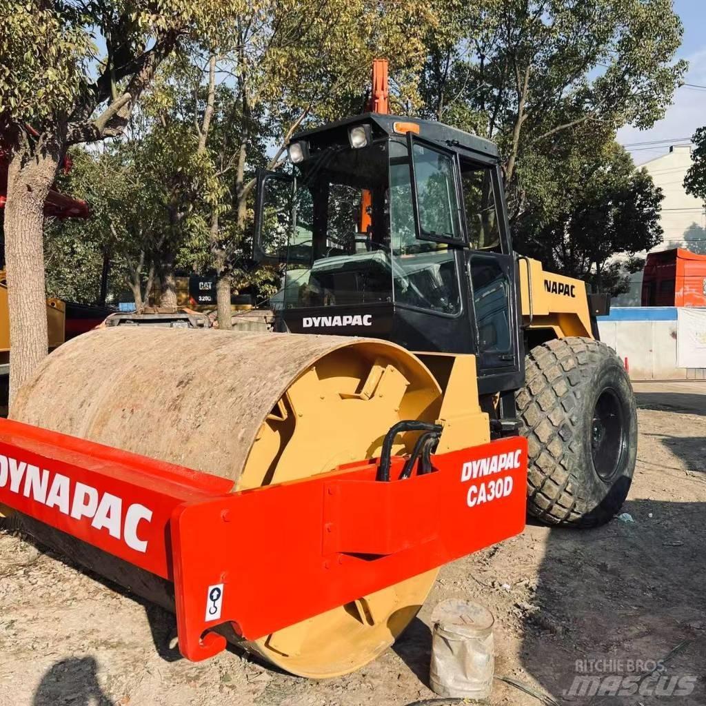 Dynapac CA 30 D Rodillos de un solo tambor