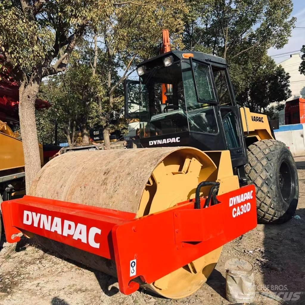 Dynapac CA 30 D Rodillos de un solo tambor