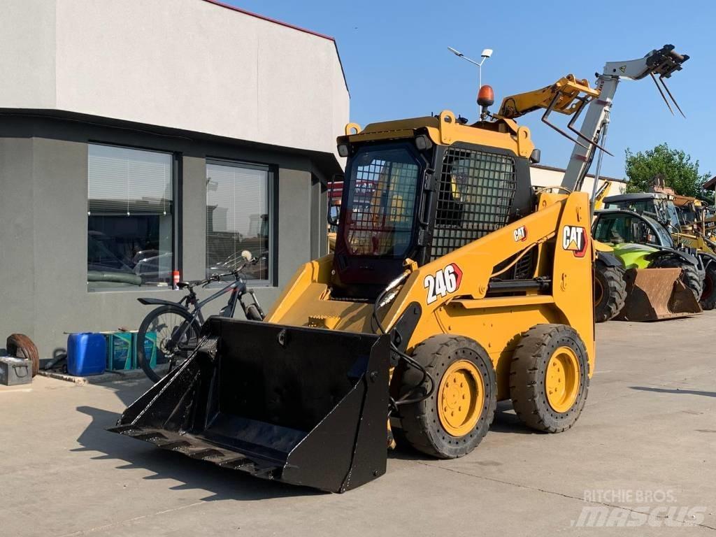 CAT 246 Minicargadoras