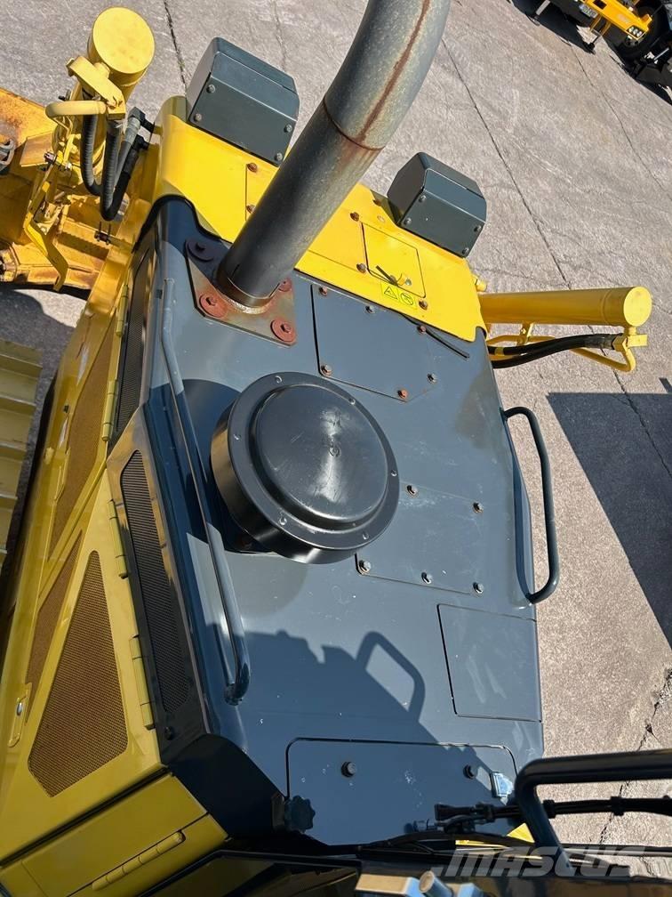 Komatsu D 65 PX-18 Buldozer sobre oruga