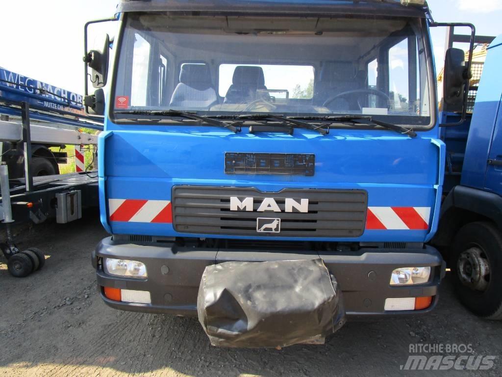 MAN LE 220 Camiones bañeras basculantes o volquetes