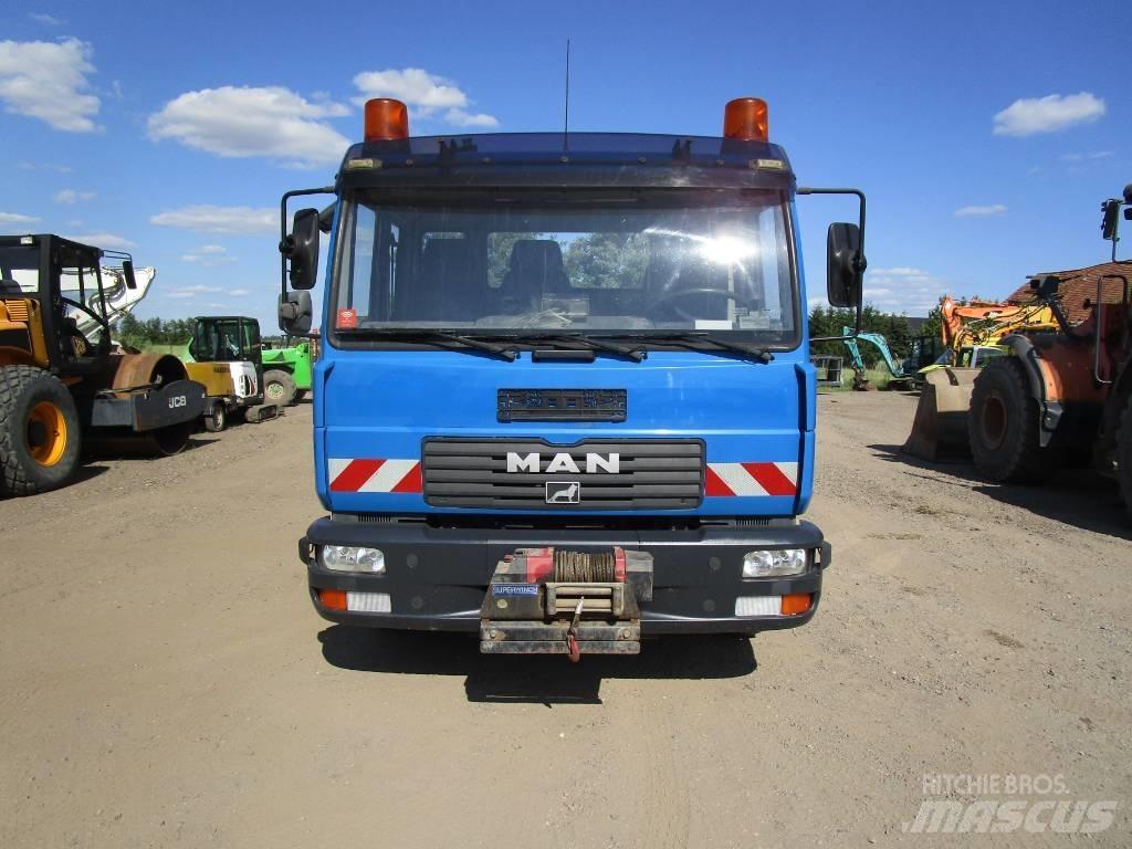 MAN LE 220 Camiones bañeras basculantes o volquetes