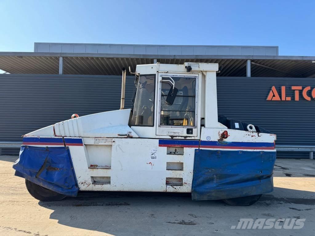 CAT PS-300B Rodillos sobre neumáticos