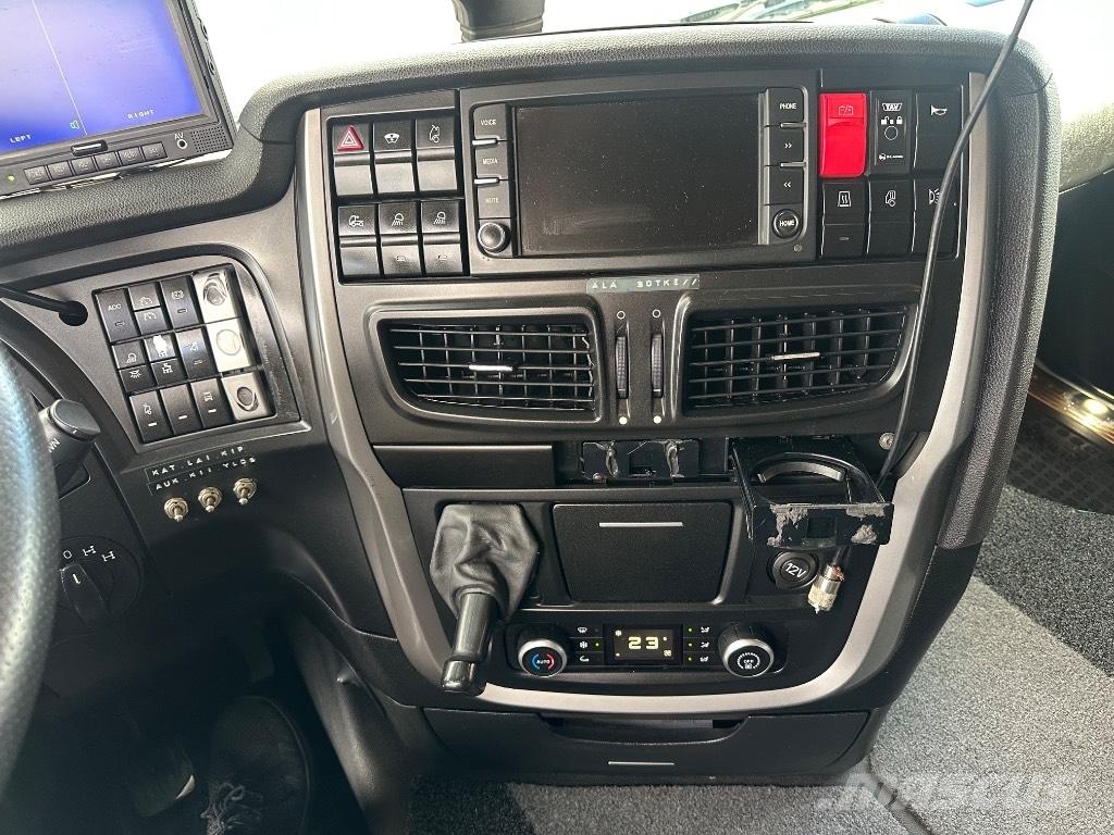 Iveco Stralis 8x4*4 Camiones polibrazo