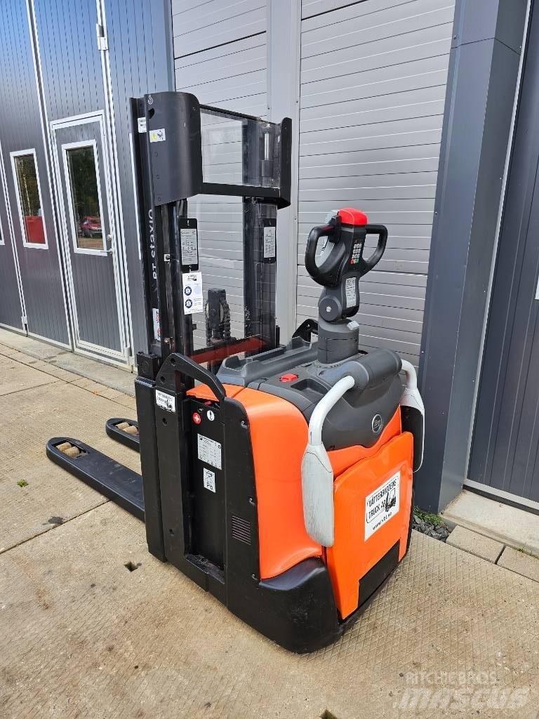 BT SPE 200 D 2500mm Apiladores eléctricos