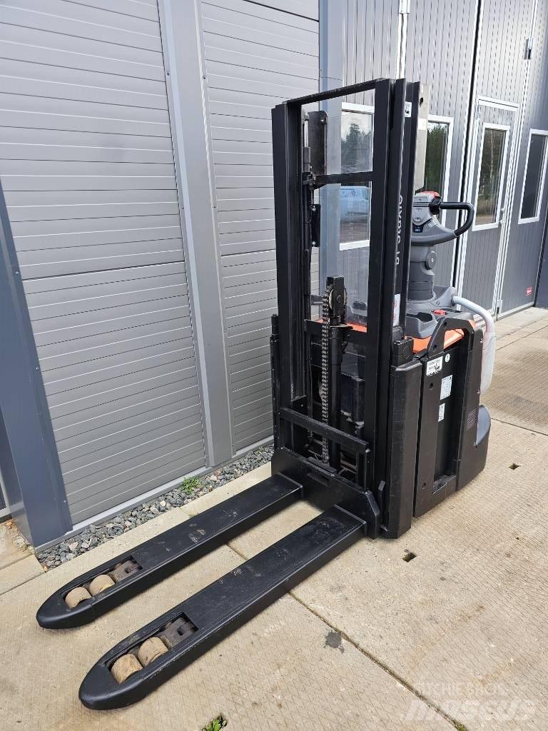 BT SPE 200 D 2500mm Apiladores eléctricos