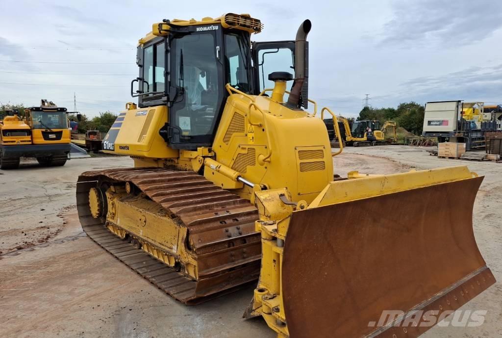 Komatsu D61PXI-24E0 Buldozer sobre oruga