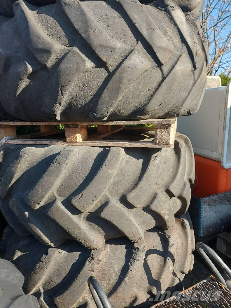 Komatsu 901 Neumáticos, ruedas y llantas