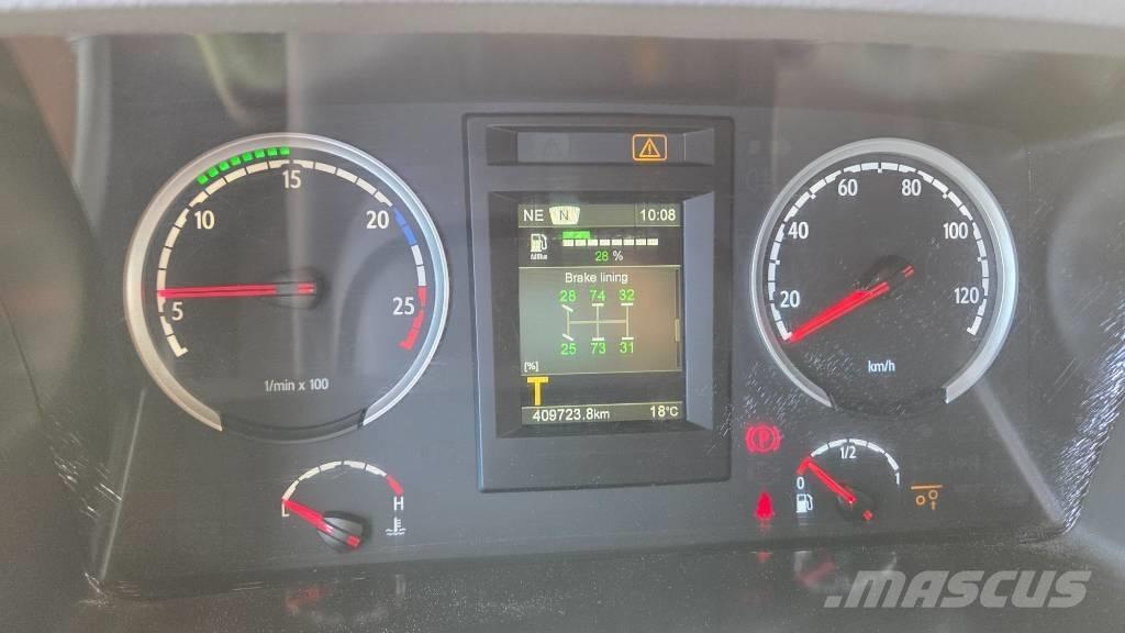 Scania P320 6X2*4 Camiones portamaquinaria