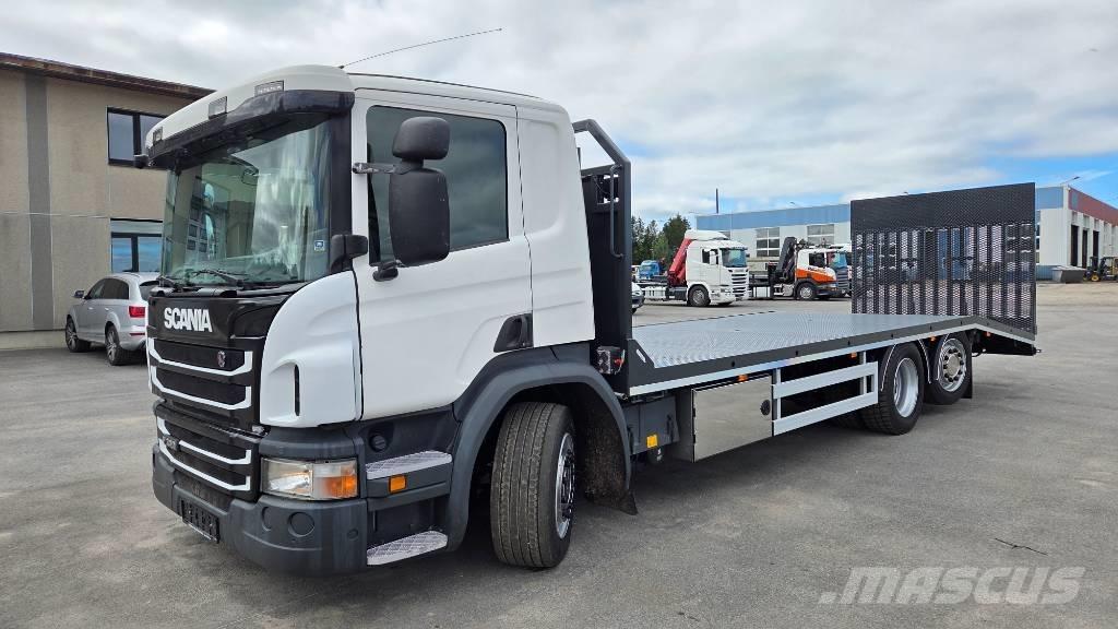Scania P320 6X2*4 Camiones portamaquinaria