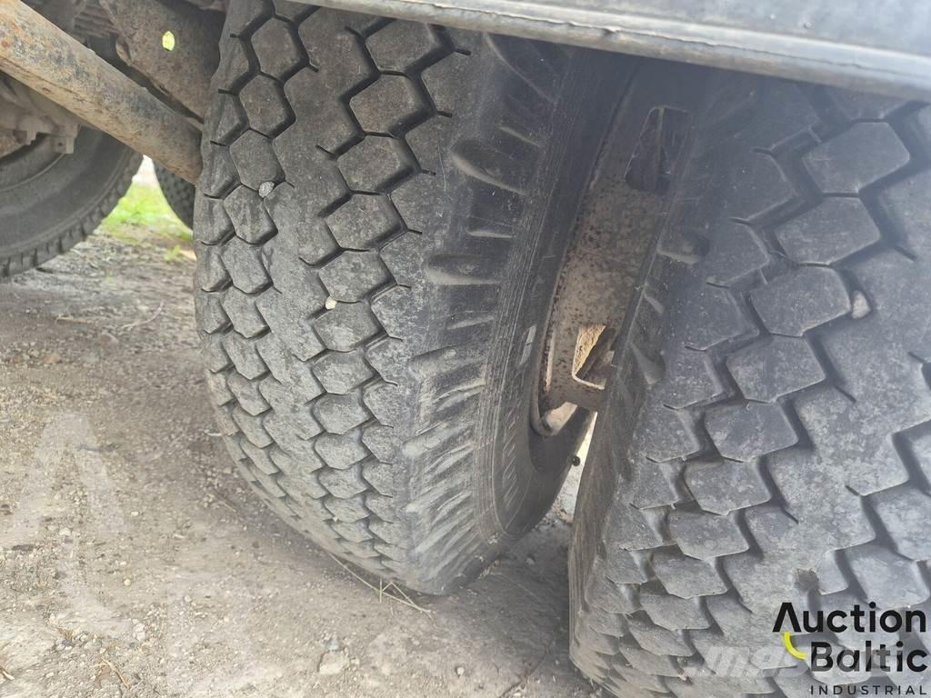 MAZ 9397 Semirremolques con caja de lona