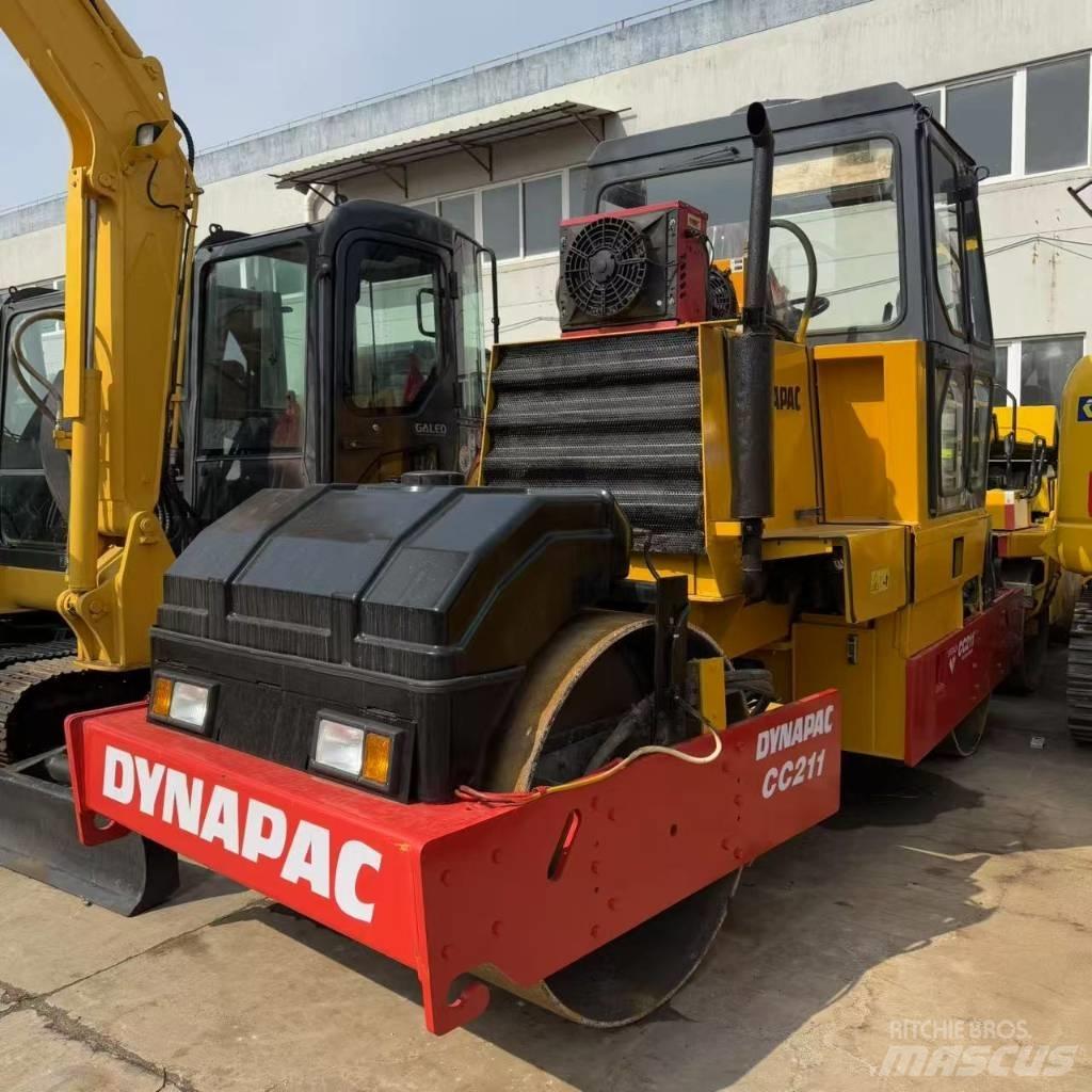 Dynapac CC 211 Rodillos de doble tambor