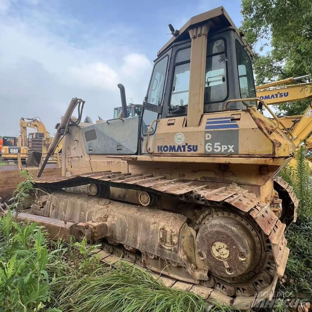 Komatsu D 65 PX-12 Buldozer sobre oruga