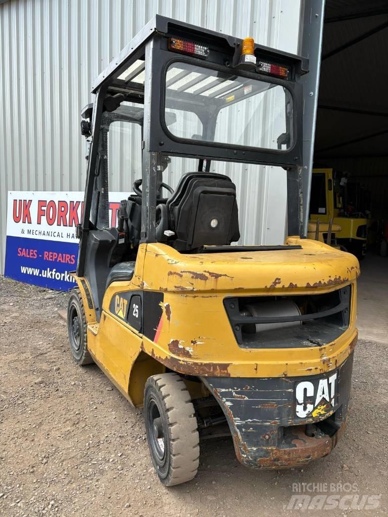 CAT DP 25 NT Carretillas diesel