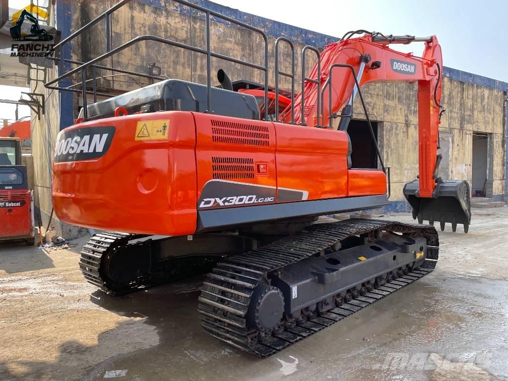 Doosan DX 300 LCA Excavadoras de cadenas