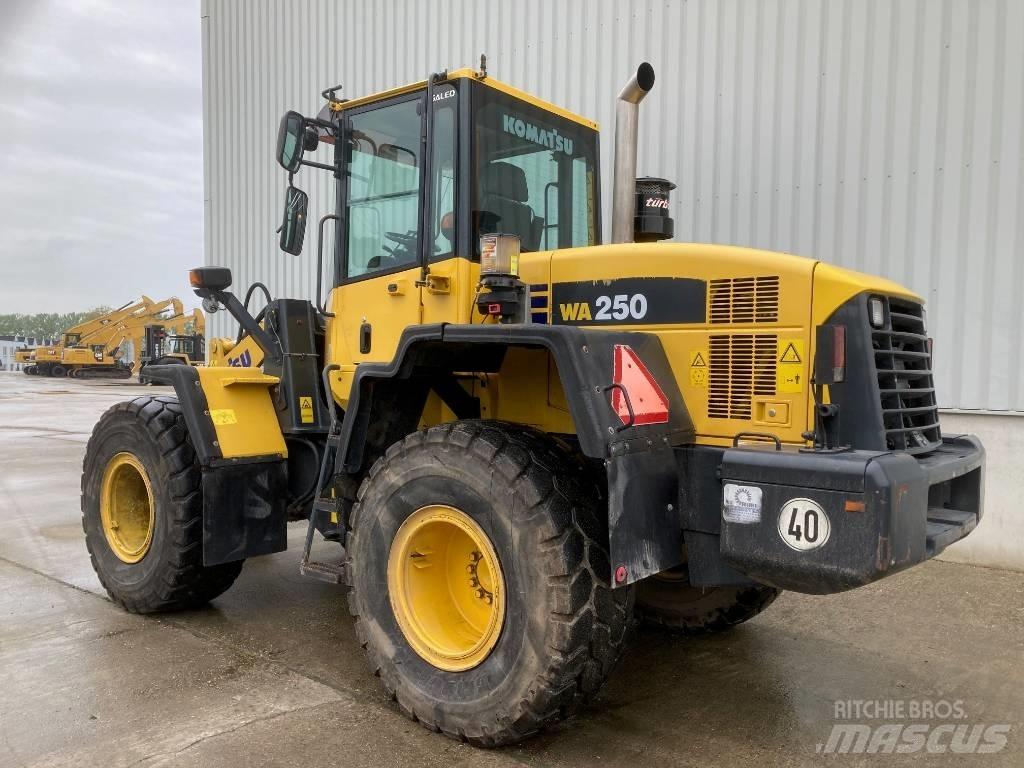 Komatsu WA 250 Cargadoras sobre ruedas