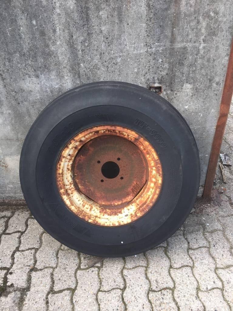 BKT 7.50 R 16 + velg Neumáticos, ruedas y llantas