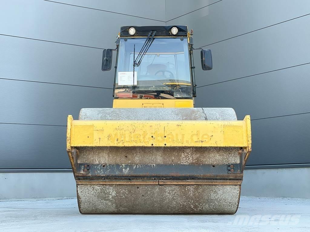 Bomag BW 213 DH-4 Rodillos de un solo tambor