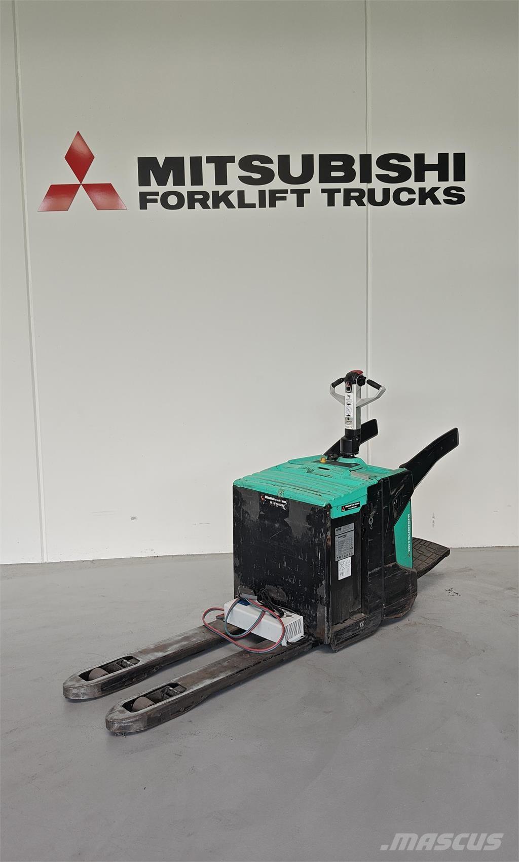 Mitsubishi PBV20N2 Plataforma con motor